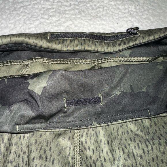 Lululemon Women’s Inspire Crop II Leggings Olive Black Size 6 EUC - Picture 10 of 11